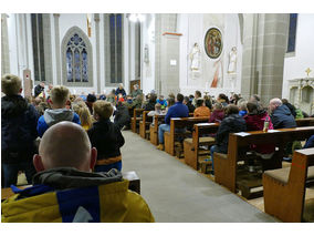 Sankt Martin Laternenumzug durch die Stadt (Foto: Karl-Franz Thiede)